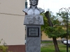 Gusev (Gumbinė). Busto dedicato a KD in una piazza cittadina.