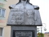 Gusev (Gumbinė). Busto dedicato a KD in una piazza cittadina.